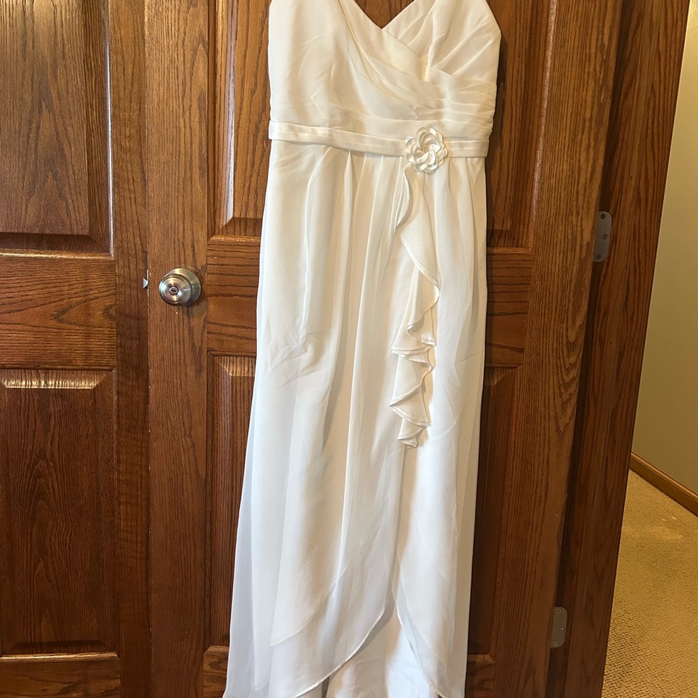 Elegant White Strapless Dress with Floral Detail